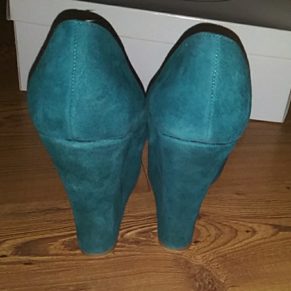 Shoes - Picture 3 of 6